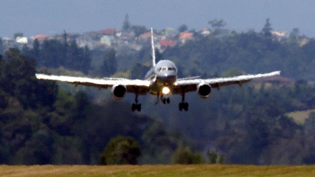 An NZ Air Force Boeing 757 approaches the 