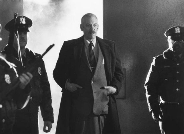 donald-sutherland-lock-up-tri-star.jpg