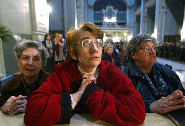 Croatians pray for Pope John Paul II in 