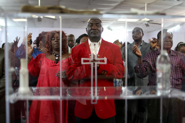 Sunday Churchgoers In Dallas Pray For Ebola Patient 