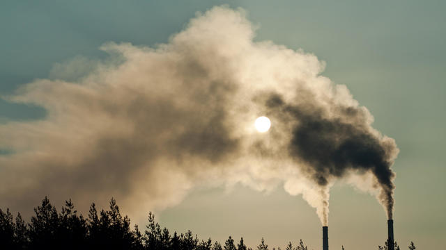 Smokestacks making air pollution 