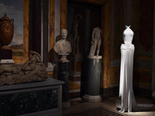 FASHION-ITALY-TUNISIA-FRANCE-ART-ALAIA 