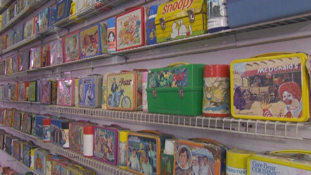 lunchbox-museum-shelves-of-lunch-boxes-promo.jpg 