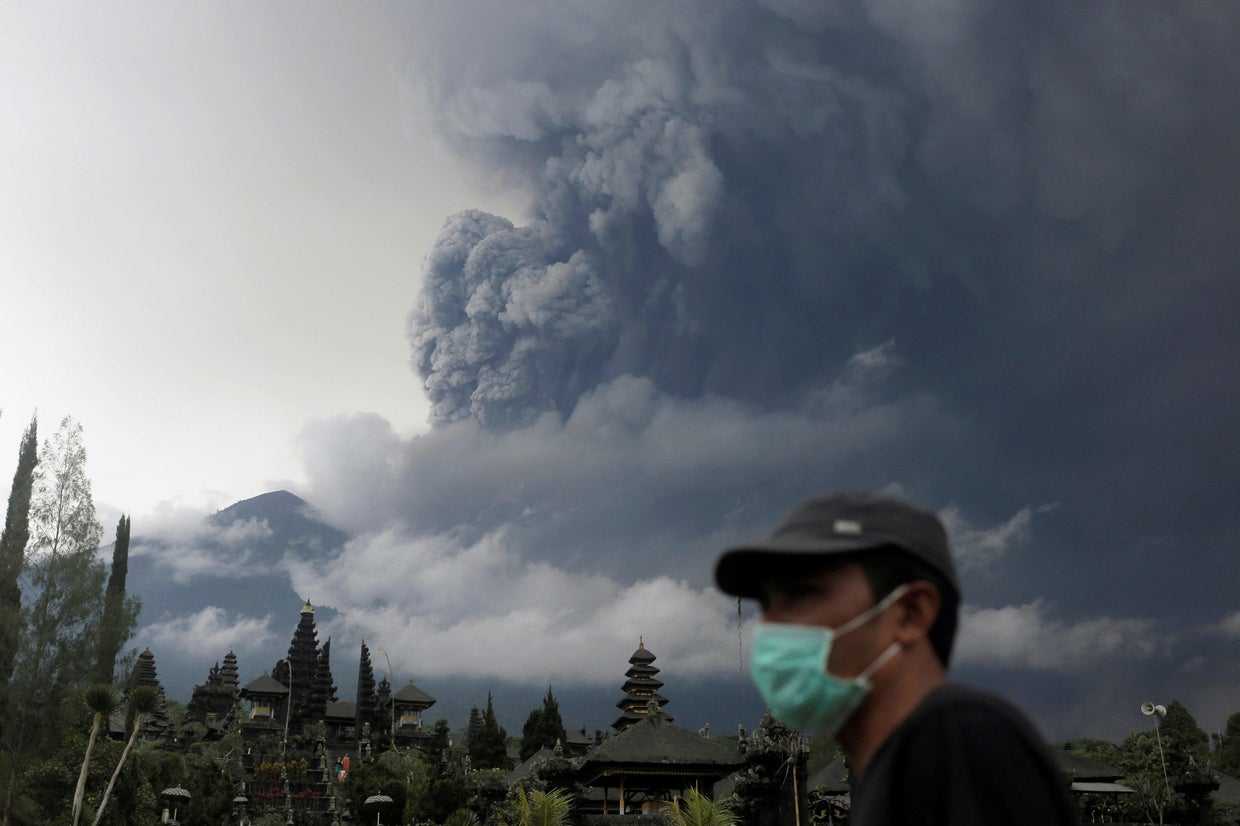 Bali's Mount Agung volcano erupts; ash clouds force closure of Lombok ...