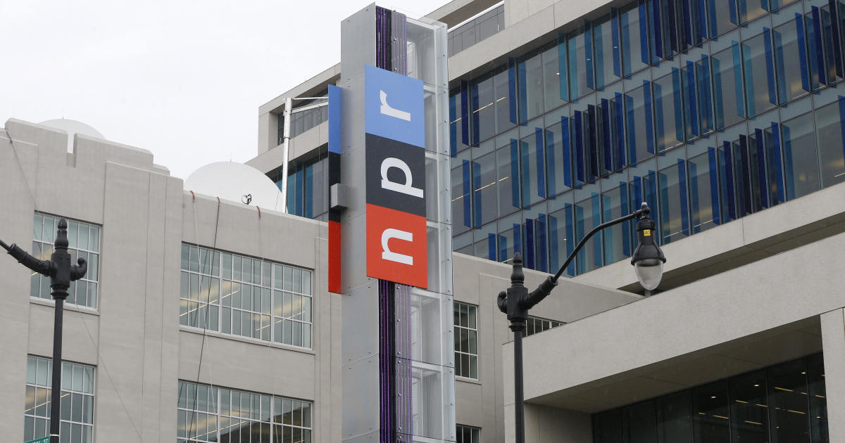 Ури Берлинър, редактор на NPR, който критикува мрежата за либерални пристрастия, казва, че подава оставка