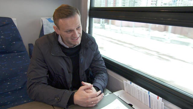 navalny-on-train.jpg 