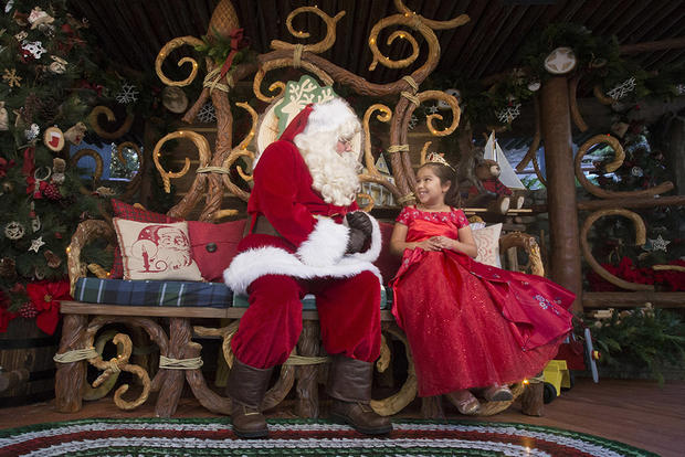 Santas-Holiday-Visit-Disneyland - VERIFIED KATIE 
