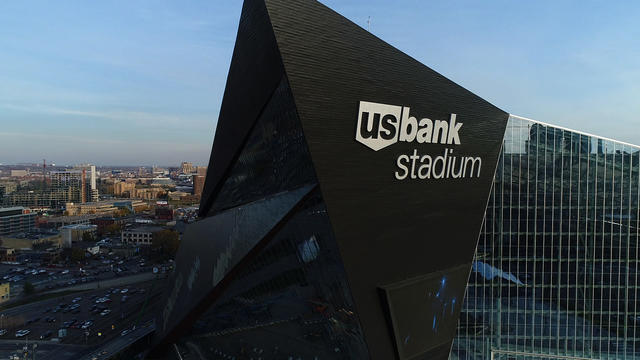 U.S. Bank Stadium parking, transit, tailgating options