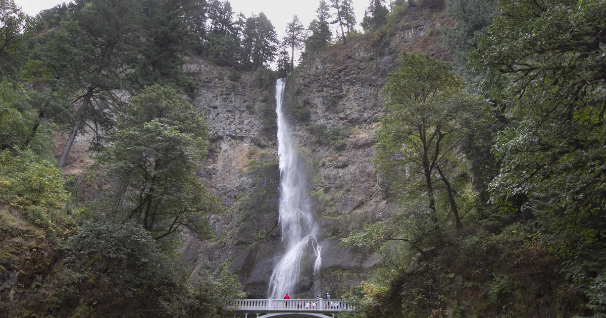 Hiker dies after falling 100 feet at Oregon's Multnomah Falls