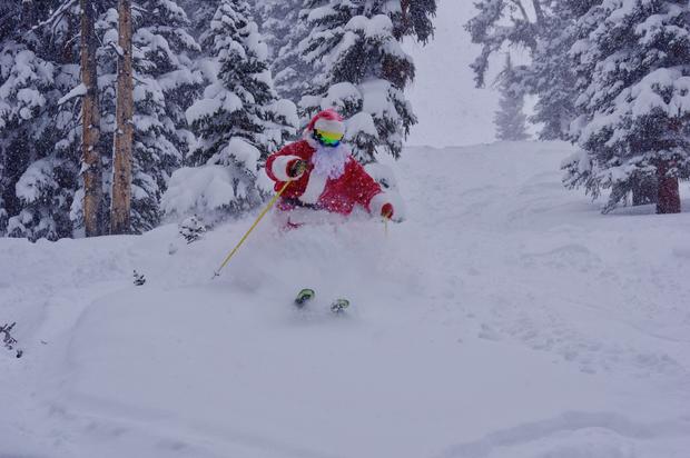 skiing santa (CREDIT Dustin Schaefer, Loveland Ski Area) 