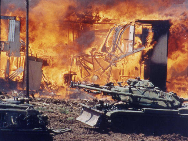 Fire at Waco, Texas Branch Davidian cult compound 