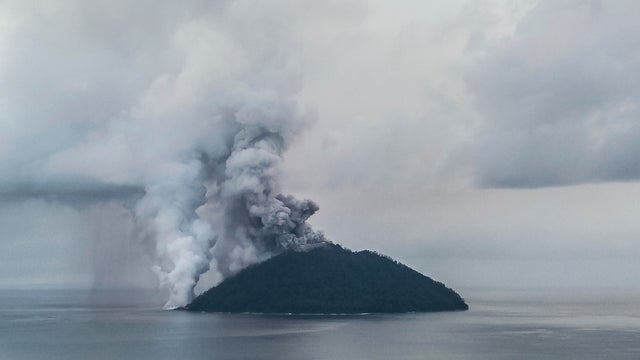 Papua New Guinea Volcano 