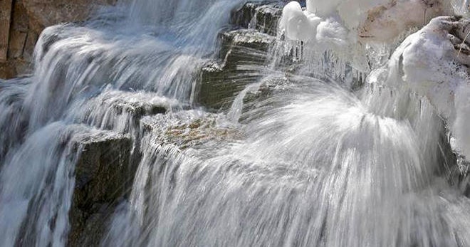 Nature up close: How waterfalls form - CBS News