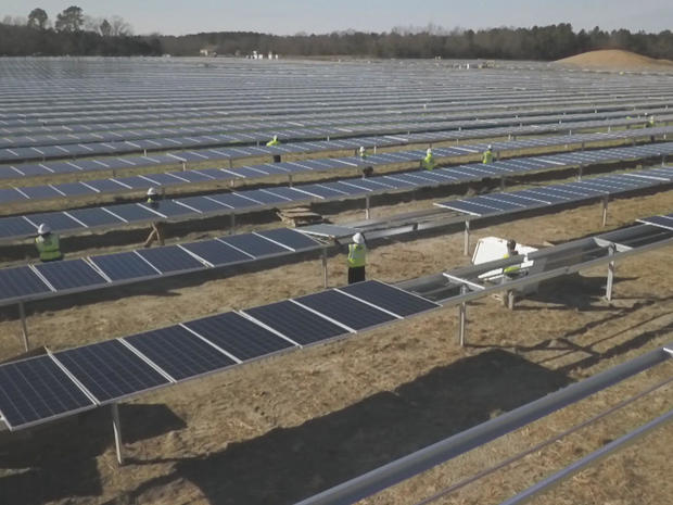 installing-solar-panels-at-solar-farm-in-south-carolina.jpg 