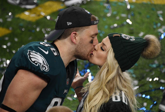 Philadelphia Eagles Zach Ertz Scores The Game Winning Touchdown During SB  52 8x10 Photo, Picture