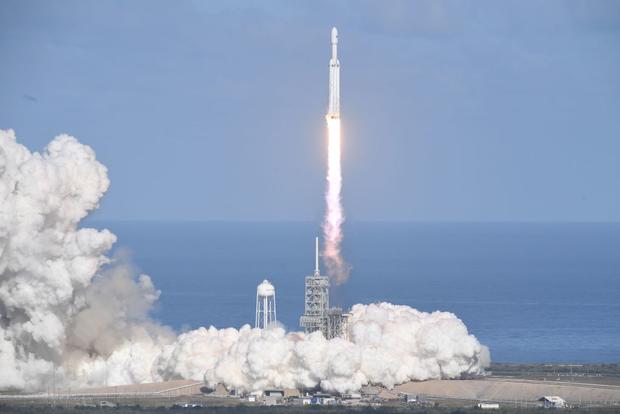 SpaceX Falcon Heavy Launch 