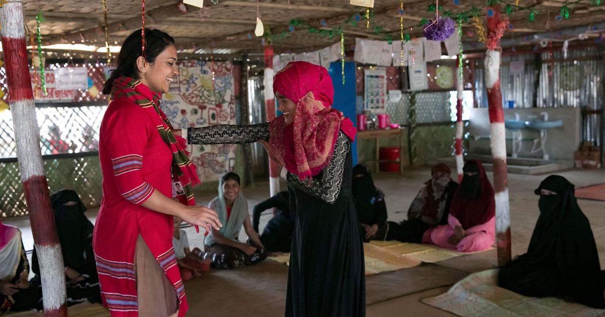 Bangladesh Army Sex - Rohingya refugee women and girls from Myanmar face sexual violence in  Bangladesh; artist Dibarah Mahboob tries to help - CBS News