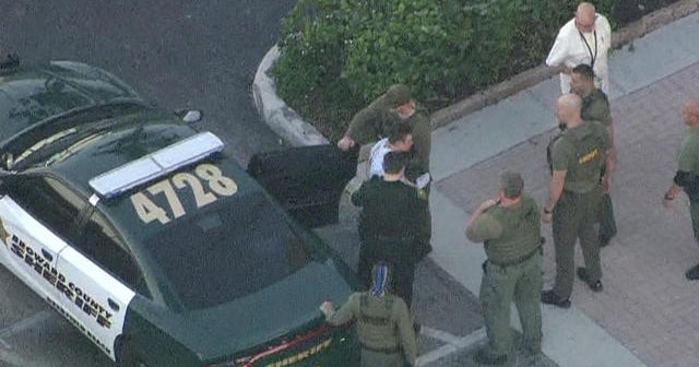 FBI failed to follow up on tip before Florida school shooting - CBS News
