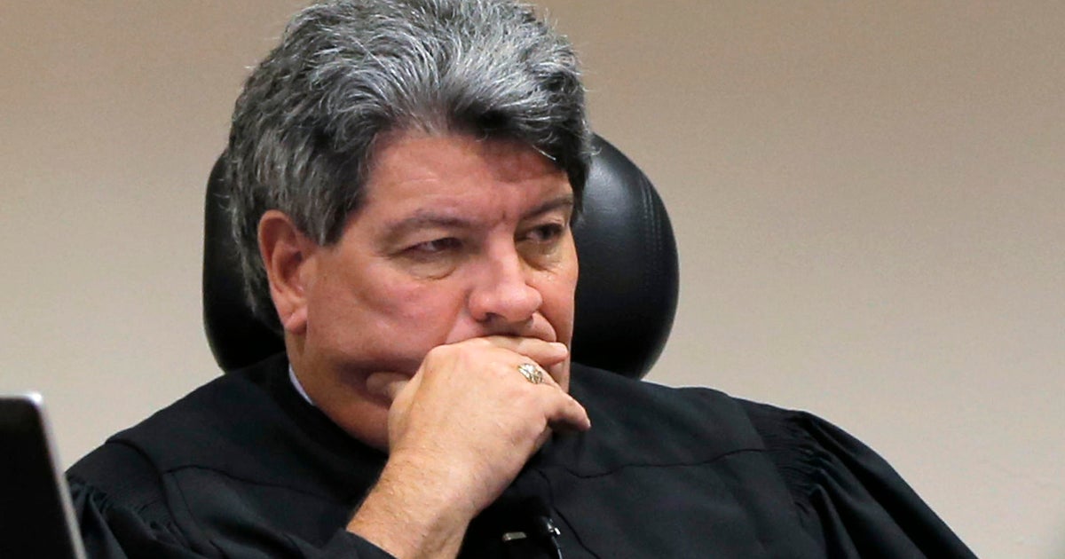 Texas judge orders electric shocks for uncooperative defendant - CBS News