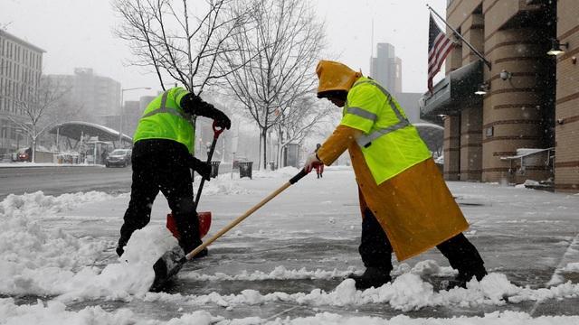 cbsn-fusion-east-coast-slammed-by-noreaster-as-west-coast-braces-for-heavy-rains-thumbnail-1527892-640x360.jpg 