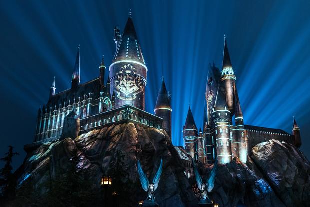The Nighttime Lights at Hogwarts-Universal Studios Hollywood 