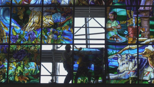 Breaking the boundaries of stained glass - CBS News