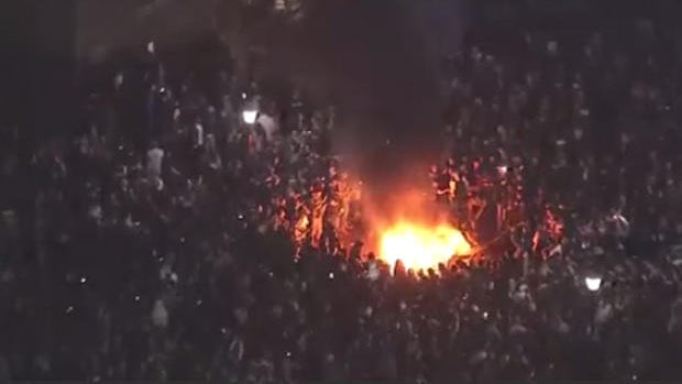villanova-fans-bonfire-040318.jpg 