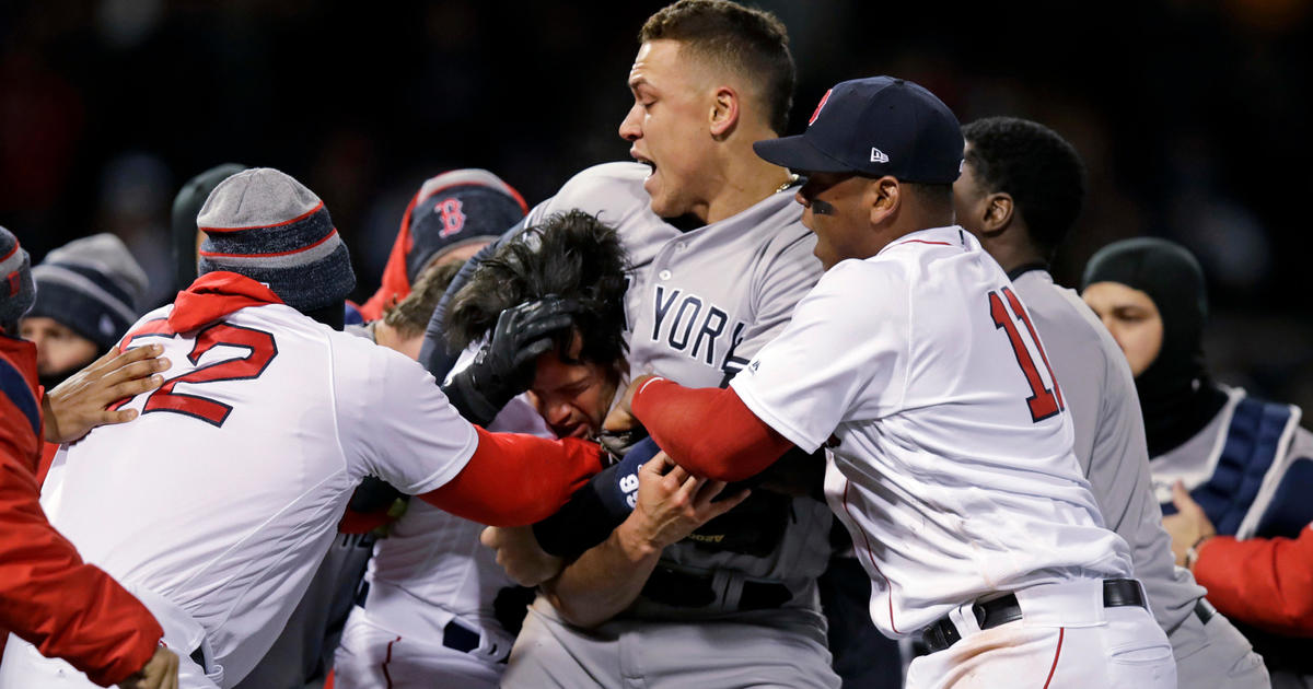 Yankees and Red Sox exchange punches at Fenway - CBS News