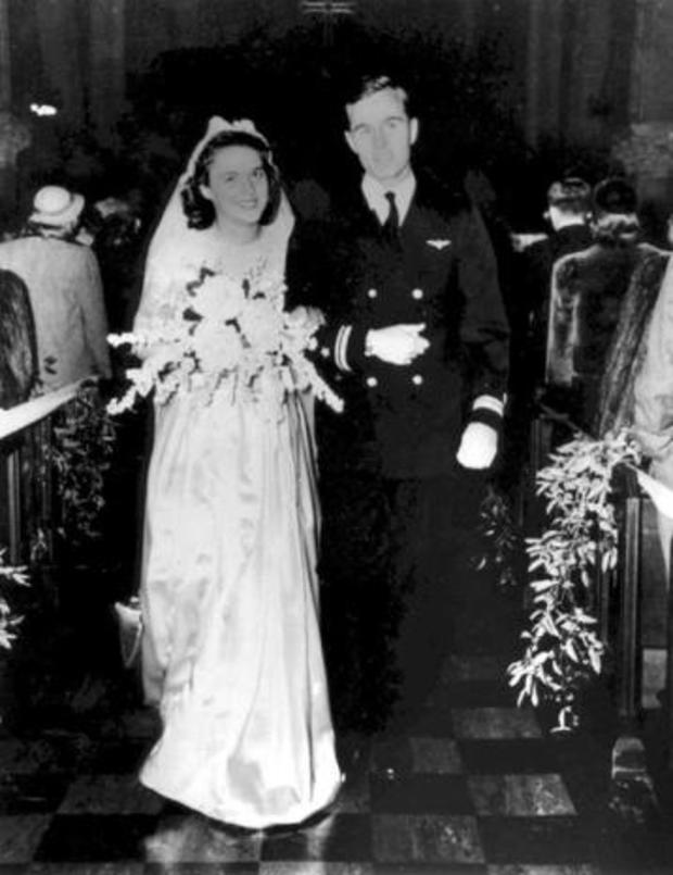 george-and-barbara-bush-on-their-wedding-day-in-rye-ny-jan-6-1945-gbplm.jpg 