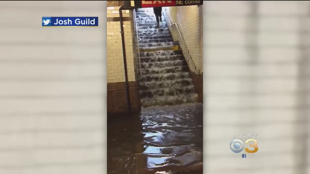 heavy flooding new york subway 