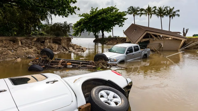 180419-kgmb-hawaii-flooding-severe-weather.png 