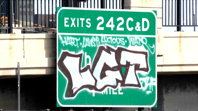 mndot-graffiti.jpg 