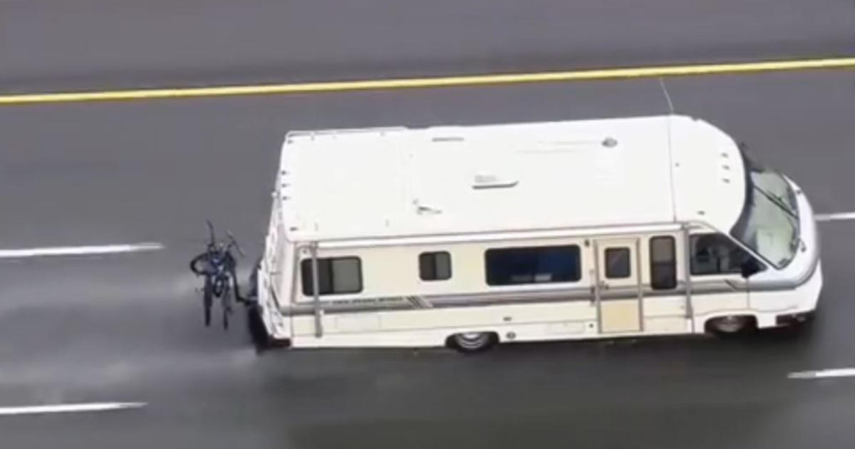 California Cops Hunt Paroled Sex Offender After Rv Chase Cbs Colorado