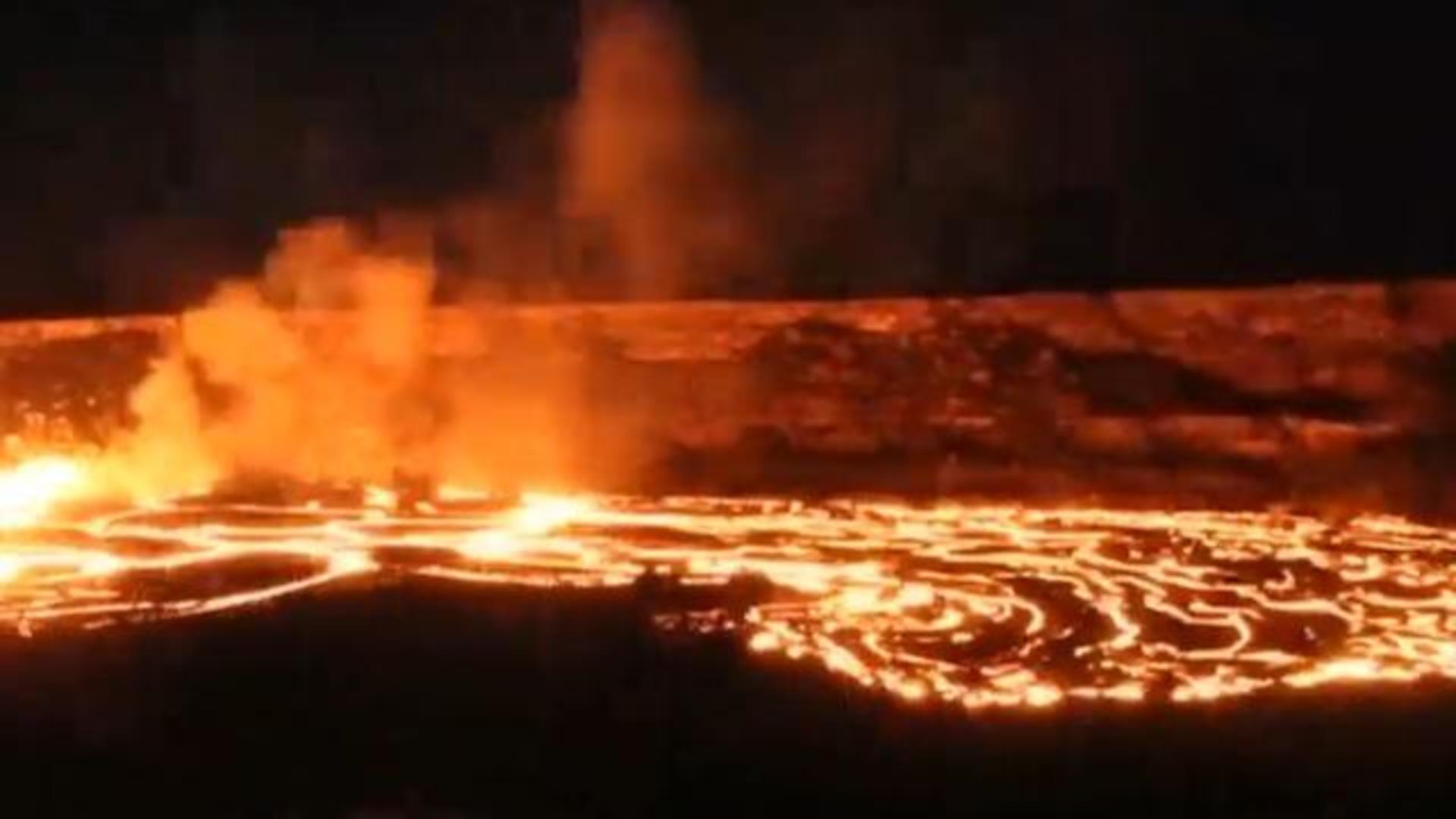 Volcano in Hawaii could erupt after hundreds of small earthquakes