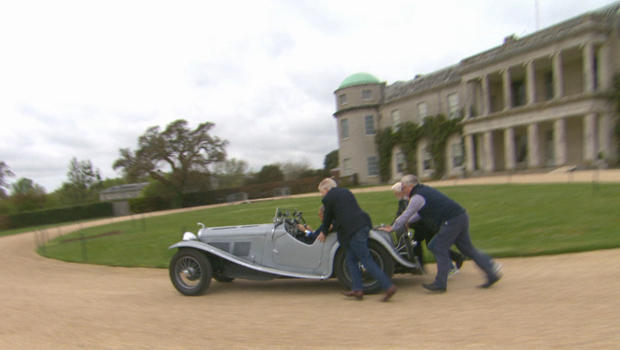britain-today-duke-of-richmond-1934-ac-roadster-gets-a-push-620.jpg 