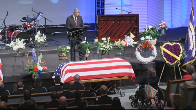conde-funeral_frame_132754.png 