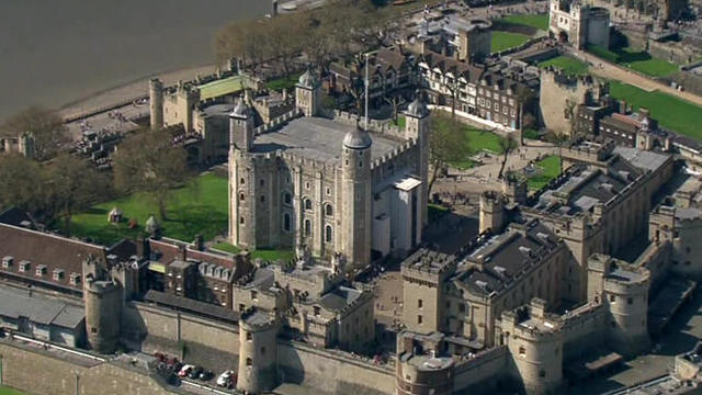 history-of-london-tower-of-london-aerial-view-660.jpg 