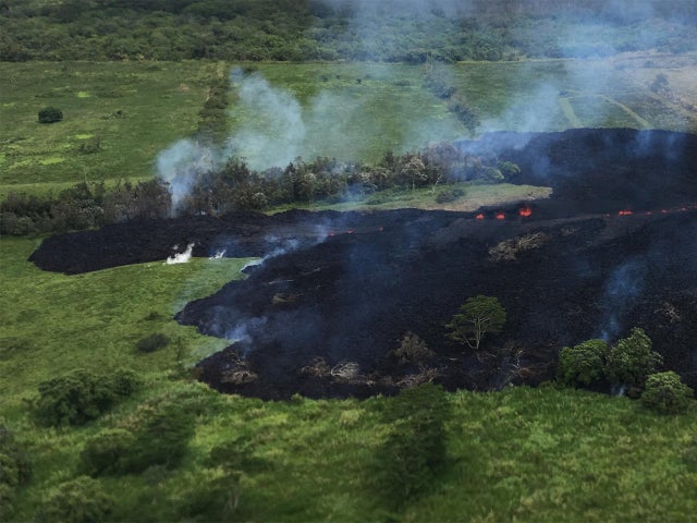 hawaii-volcano-view-of-fissure-17-looking-southward-from-hwy-132-usgs.jpg 