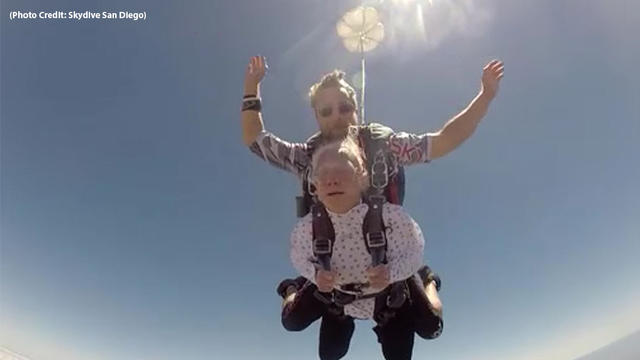 85-year-old-skydiver.jpg 