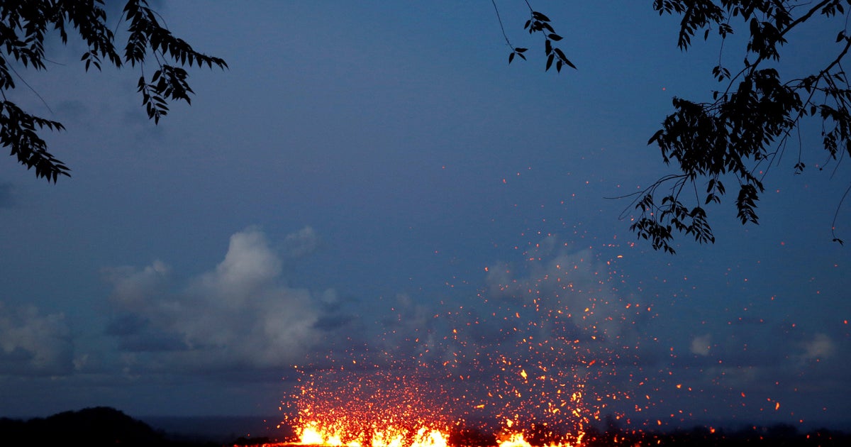 Hawaii Kilauea volcano eruption: Fiery red lava, blue flames light up ...