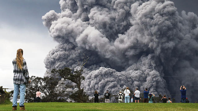 hawaii-volcano-ash-cloud.jpg 