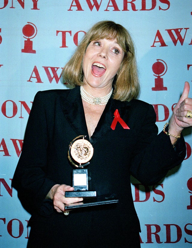 diana-rigg-gallery-tony-award-ap-940612098.jpg 