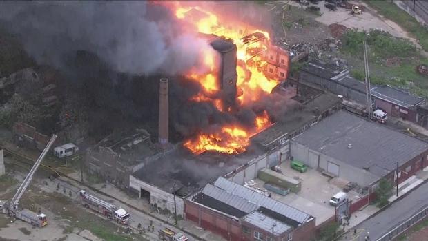 north-philly-warehouse-blaze-2.jpg 