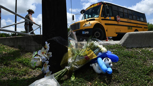 texas-school-shooting-memorial.jpg 