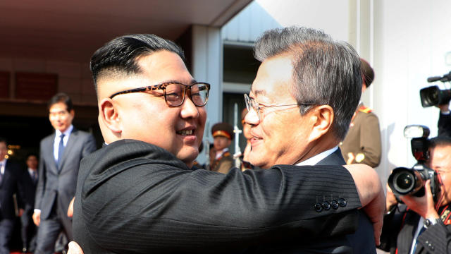South Korean President Moon Jae-in bids fairwell to North Korean leader Kim Jong Un as he leaves after their summit at the truce village of Panmunjom 