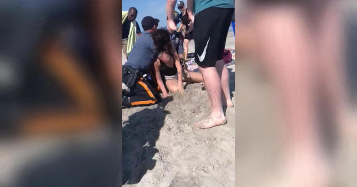 Wildwood New Jersey Police Launch Probe After Video Shows Officer Punching Woman On Beach Cbs 