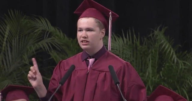Autistic teen gives powerful graduation speech - CBS News