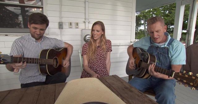 Rory Feek performs 