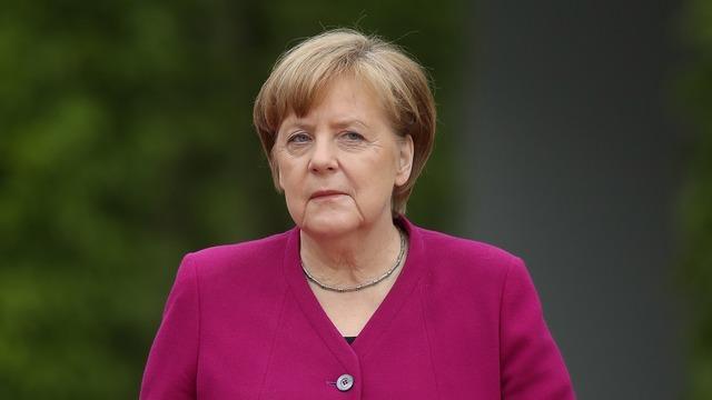 cbsn-fusion-germanys-government-faces-2-week-deadline-over-migrant-crisis-thumbnail-1594237-640x360.jpg 