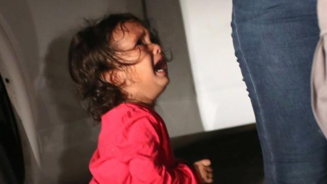 cbsn-fusion-border-patrol-agent-shares-story-behind-viral-photo-of-migrant-child-thumbnail-1597054-640x360.jpg 